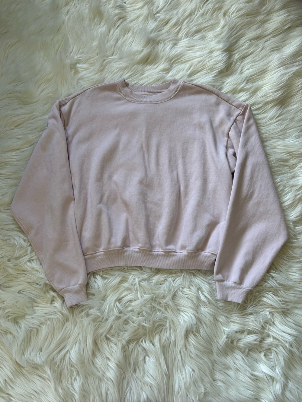 SKIMS Crewneck Fleece Sweatshirt in Baby Pink, Small